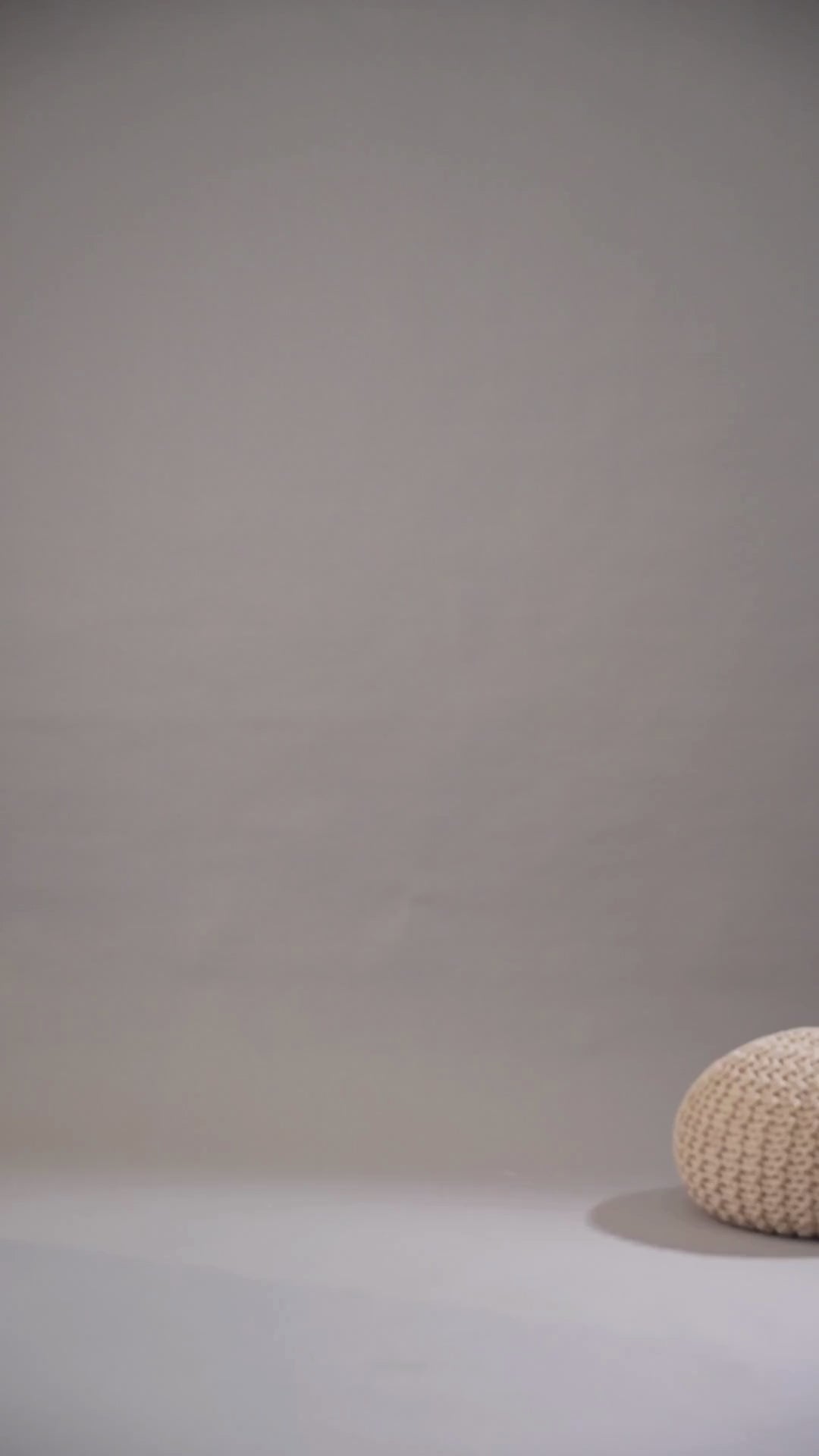 Video featuring a stylish linen sleeveless top and pants set, highlighting its relaxed and chic summer look.