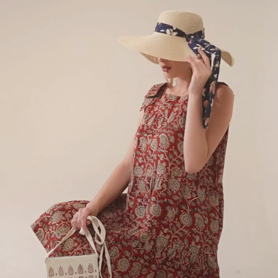 Video showcasing a chic linen mini dress, highlighting its effortless and airy summer style.